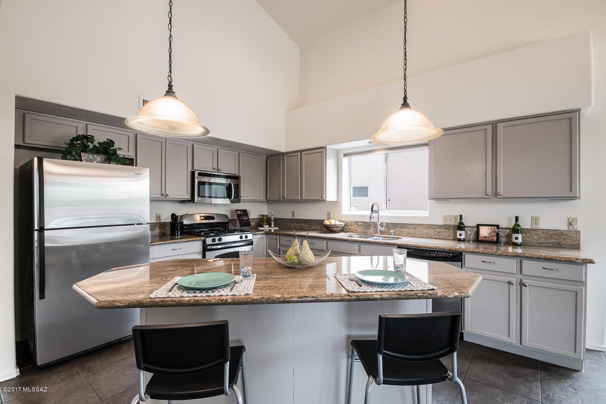 8172 East Quartz Ridge Drive Tucson, AZ 85715 - Photo 1 of 39