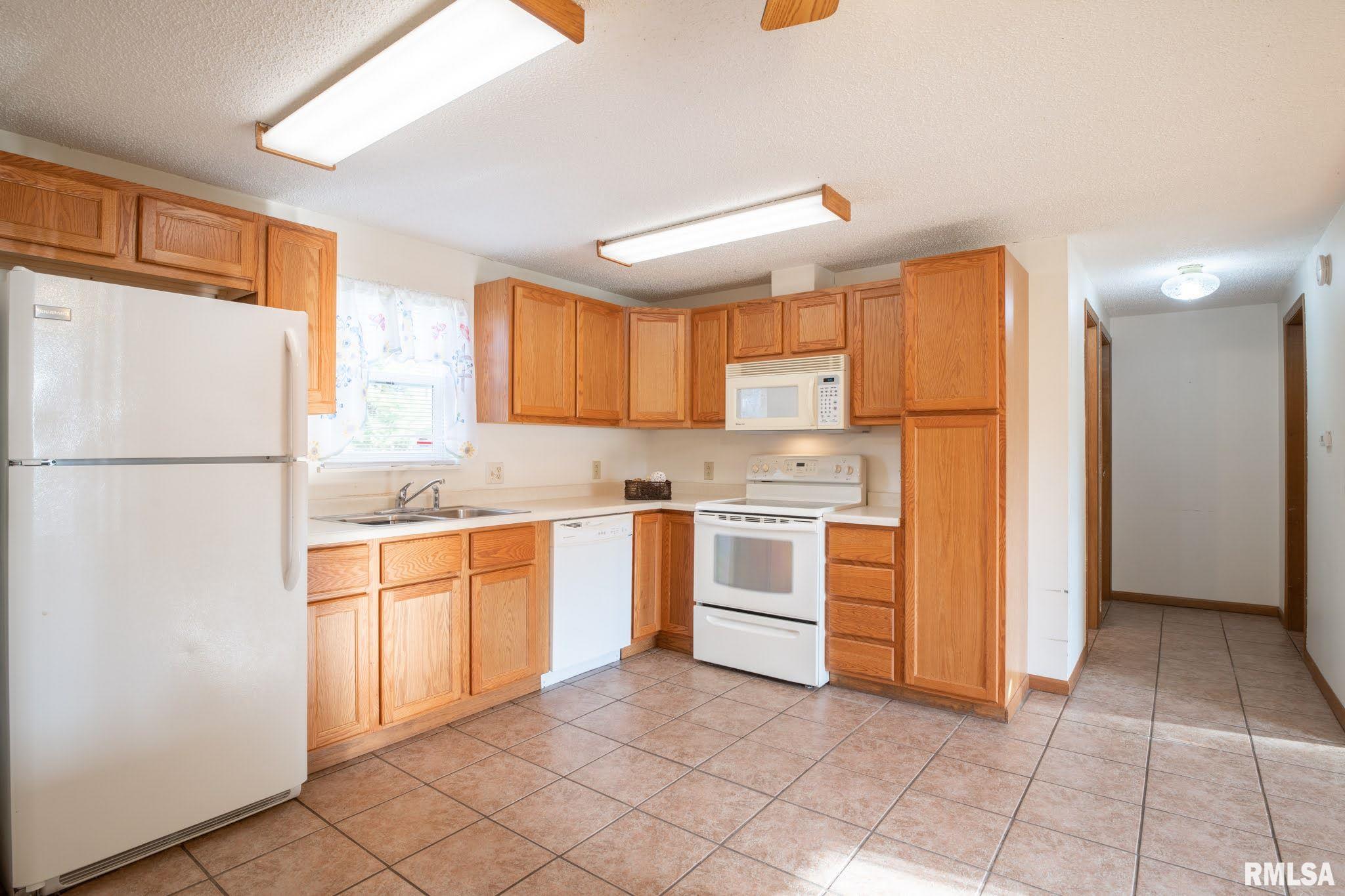 1902 Chicory Road Pekin, IL 61554 - Photo 12 of 39 Gallery Image 12