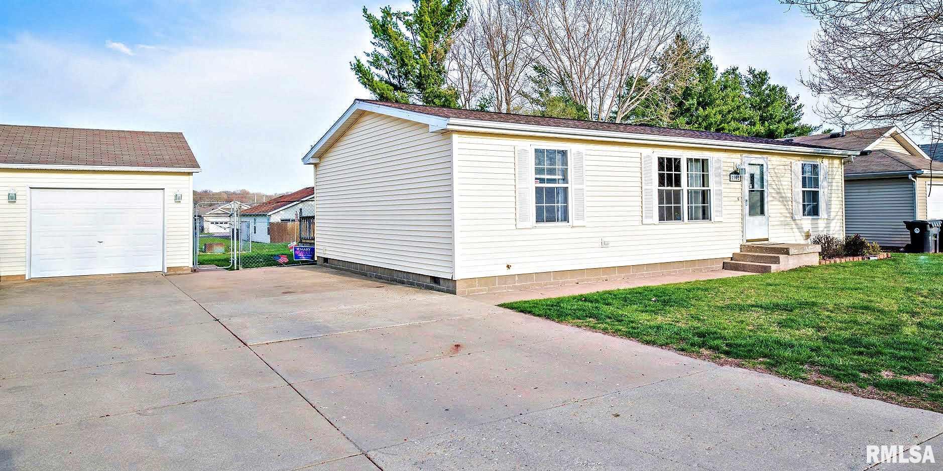 1902 Chicory Road Pekin, IL 61554 - Photo 3 of 39 Gallery Image 3