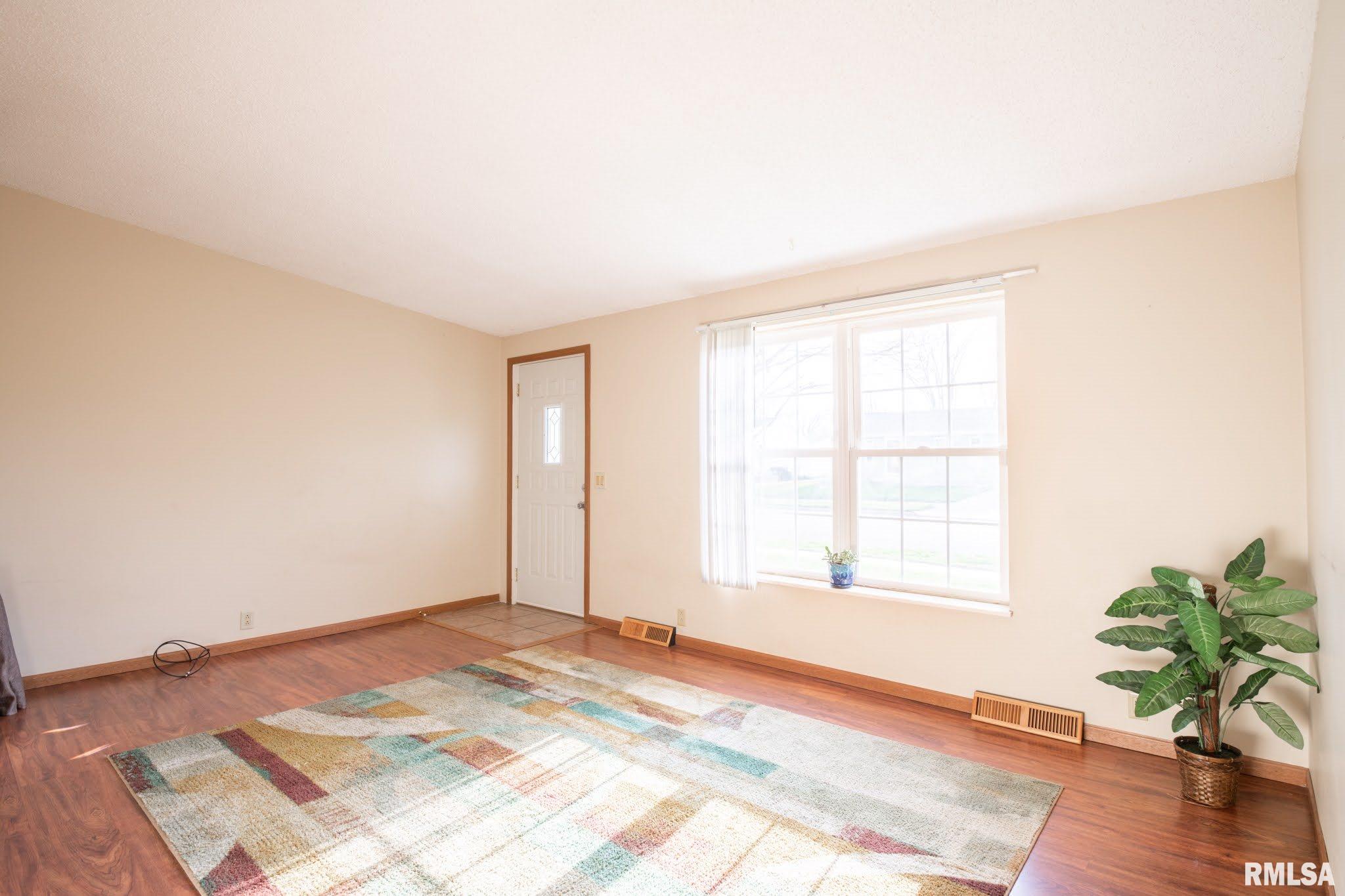 1902 Chicory Road Pekin, IL 61554 - Photo 7 of 39 Gallery Image 7