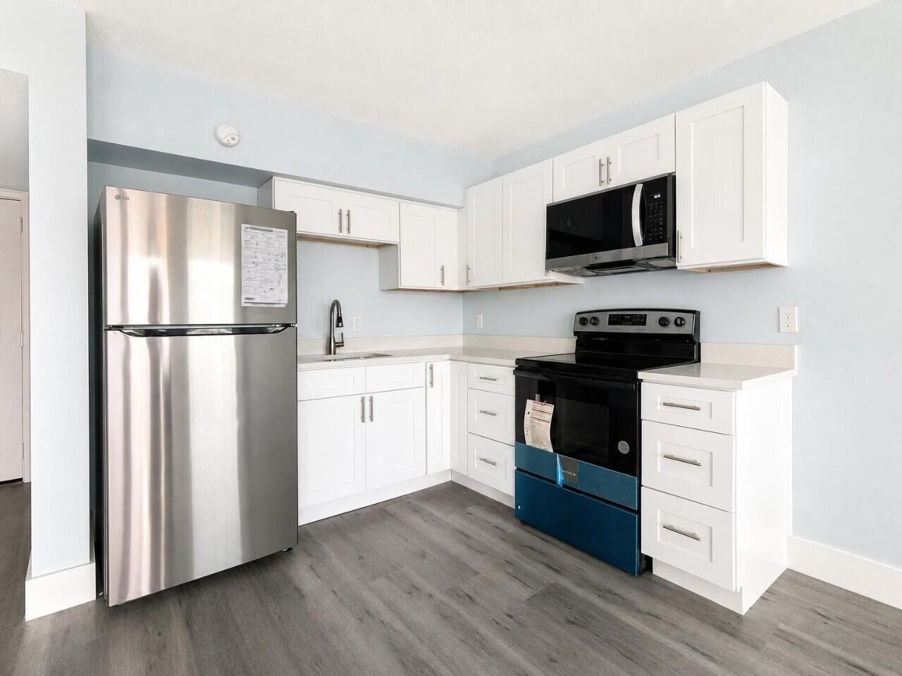 210 Pelham Road, Unit 8B Fort Walton Beach, FL 32547 - Photo 7 of 17 01-interior_kitchen_1
