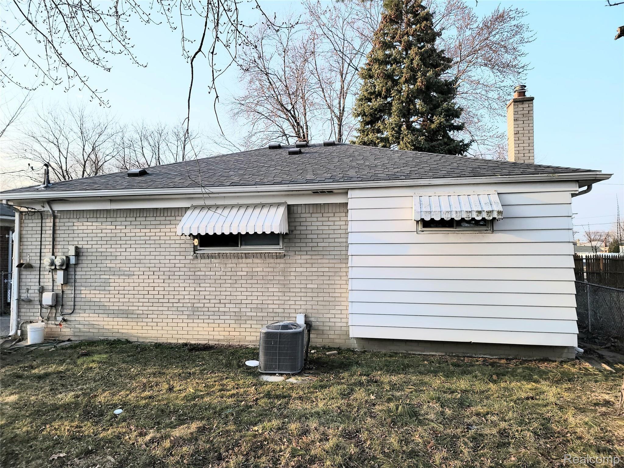 19026 East 10 Mile Road Eastpointe, MI 48021 - Photo 2 of 18 20220321_184722.jpg
