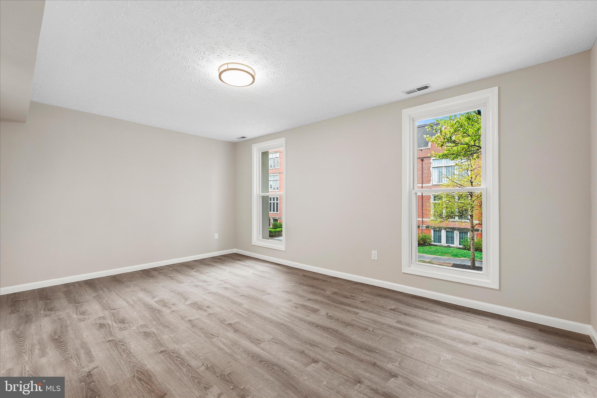 1121 Harvard Street Northwest, Unit F Washington, DC 20009 - Photo 21 of 40 2nd Floor Bedroom