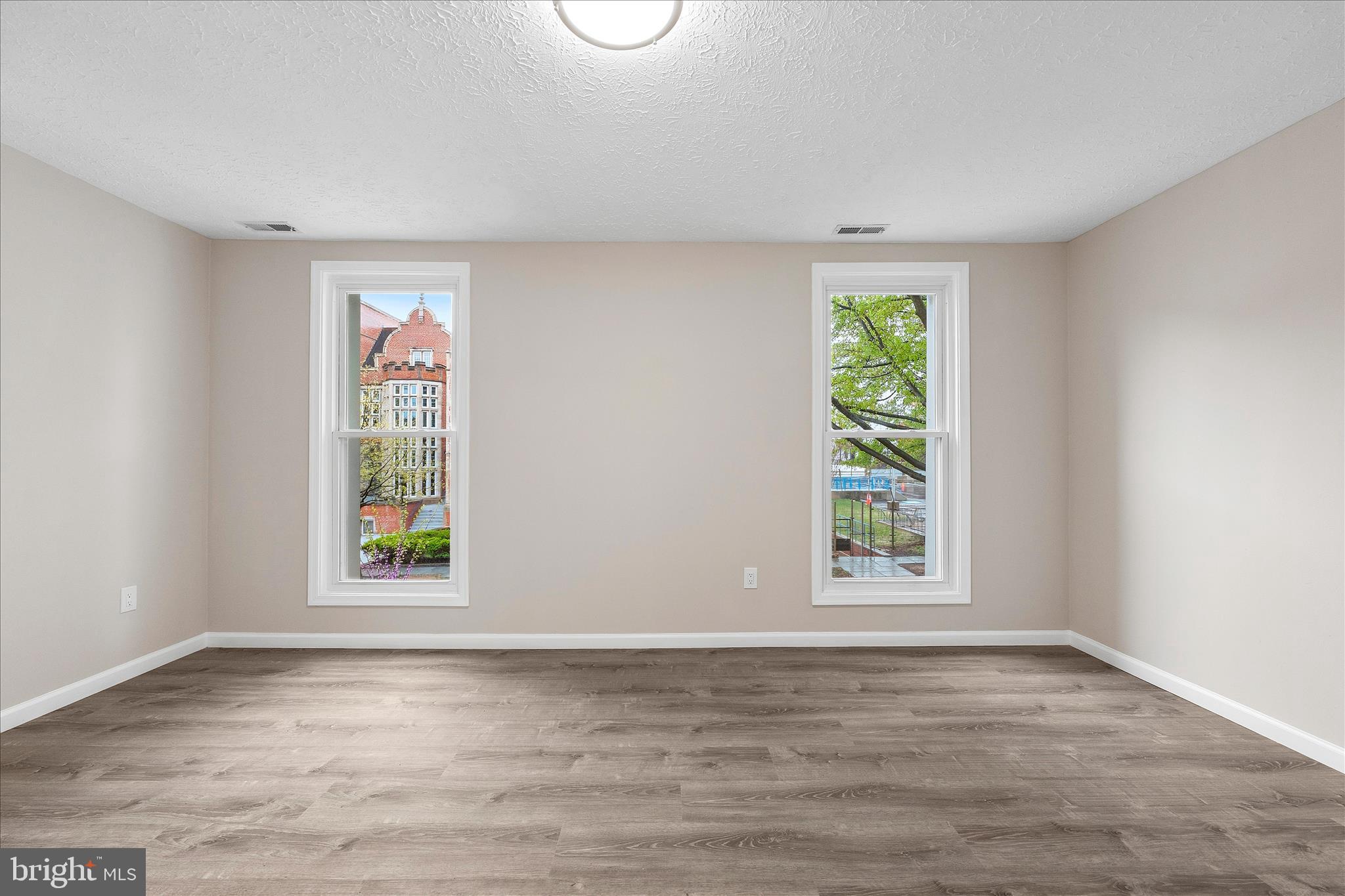 1121 Harvard Street Northwest, Unit F Washington, DC 20009 - Photo 22 of 40 2nd Floor Bedroom