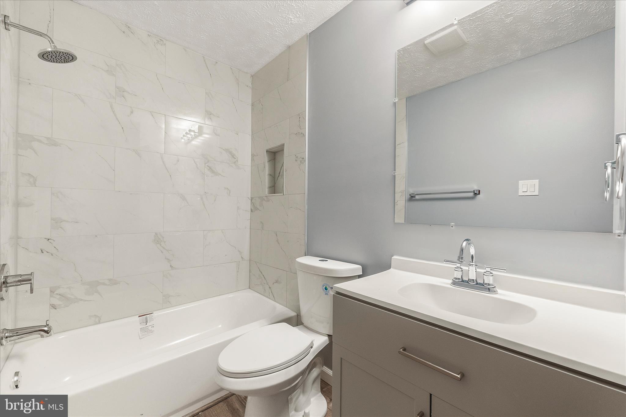 1121 Harvard Street Northwest, Unit F Washington, DC 20009 - Photo 24 of 40 2nd Floor Full Bath