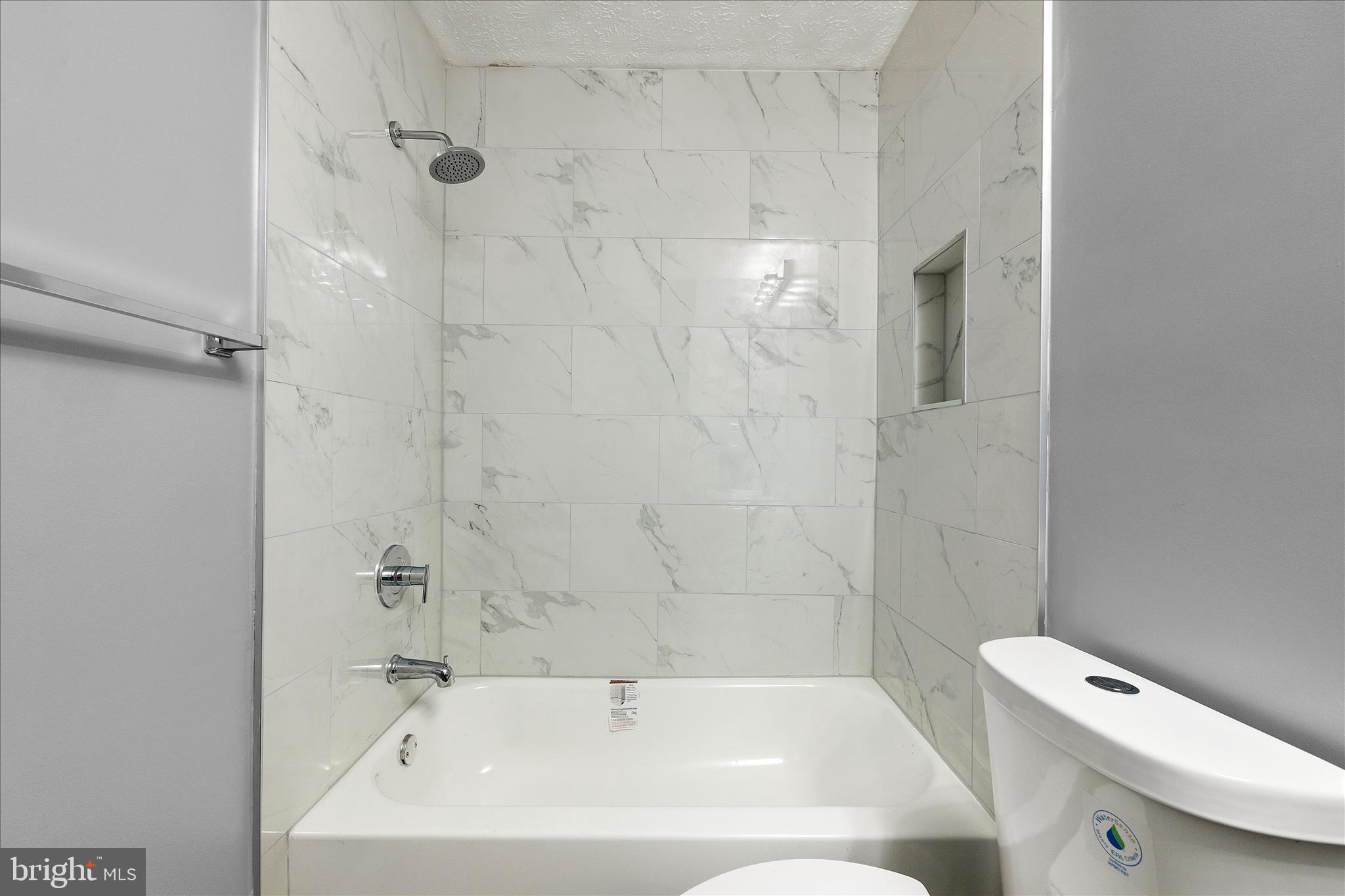 1121 Harvard Street Northwest, Unit F Washington, DC 20009 - Photo 25 of 40 2nd Floor Full Bath