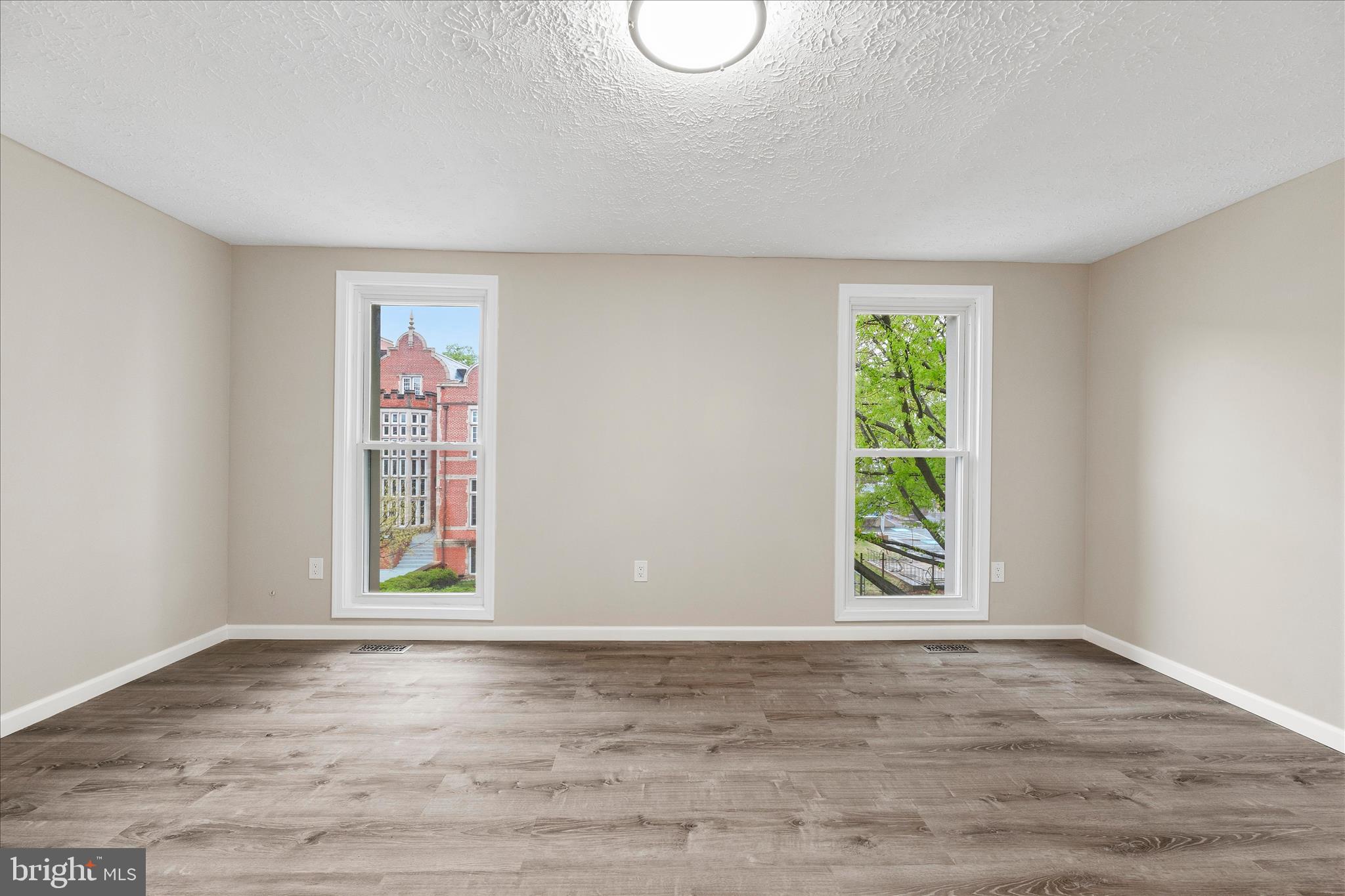 1121 Harvard Street Northwest, Unit F Washington, DC 20009 - Photo 31 of 40 3rd Floor Bedroom