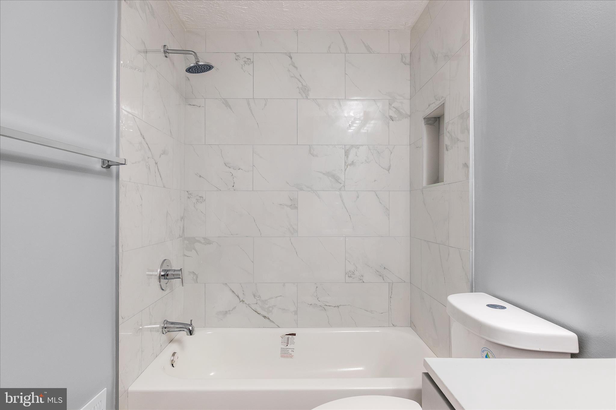 1121 Harvard Street Northwest, Unit F Washington, DC 20009 - Photo 33 of 40 3rd Floor Full Bath