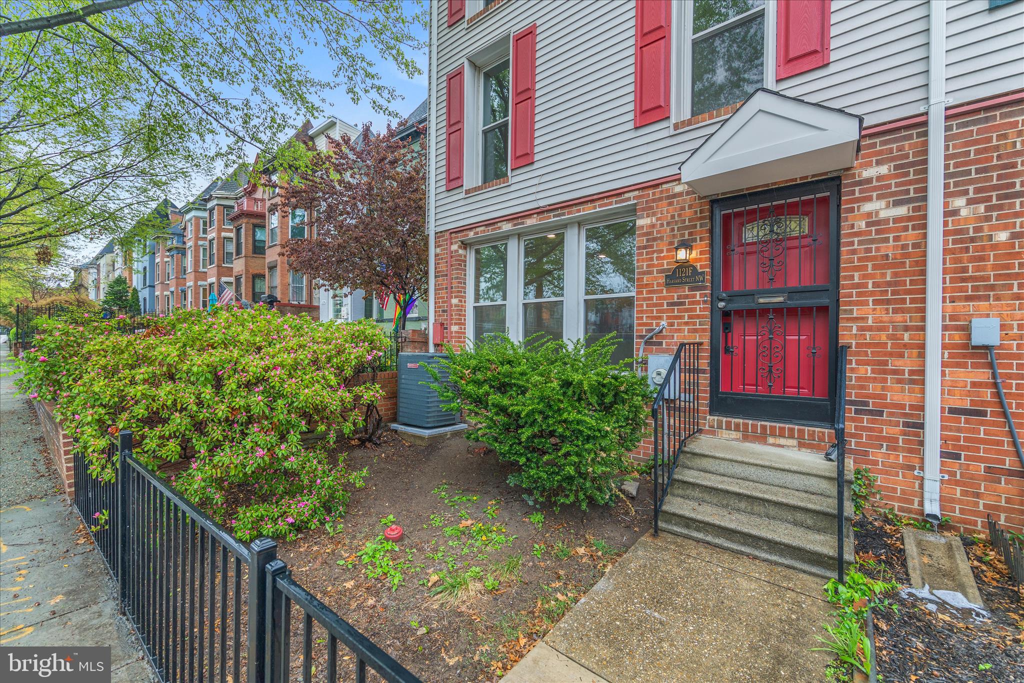1121 Harvard Street Northwest, Unit F Washington, DC 20009 - Photo 4 of 40 Front