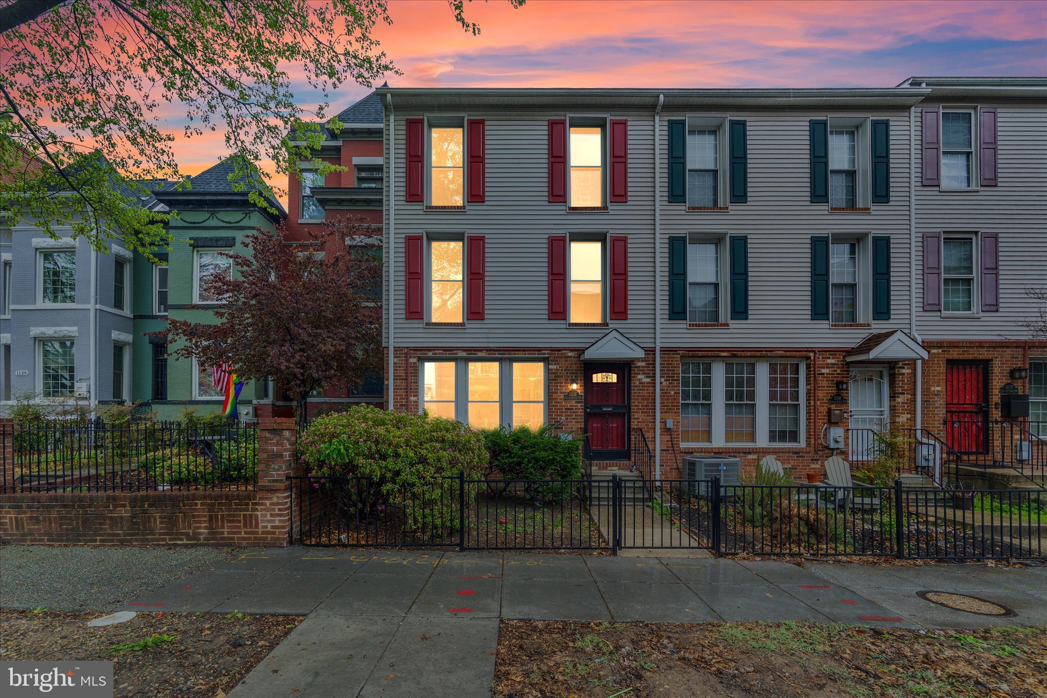 1121 Harvard Street Northwest, Unit F Washington, DC 20009 - Photo 5 of 40 Twilight Front