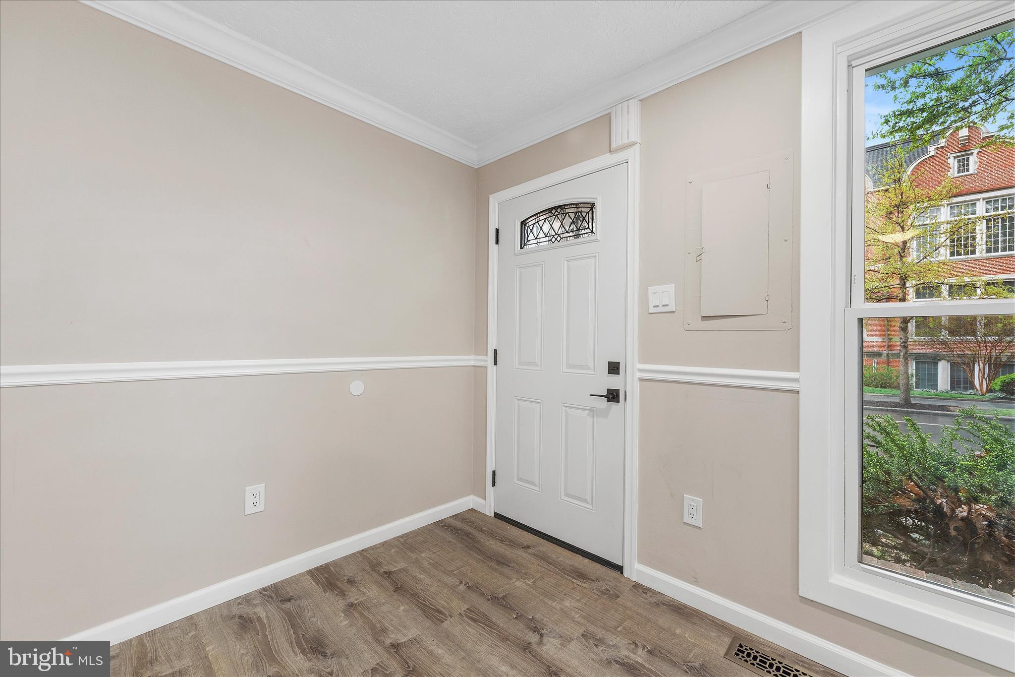 1121 Harvard Street Northwest, Unit F Washington, DC 20009 - Photo 6 of 40 Entry