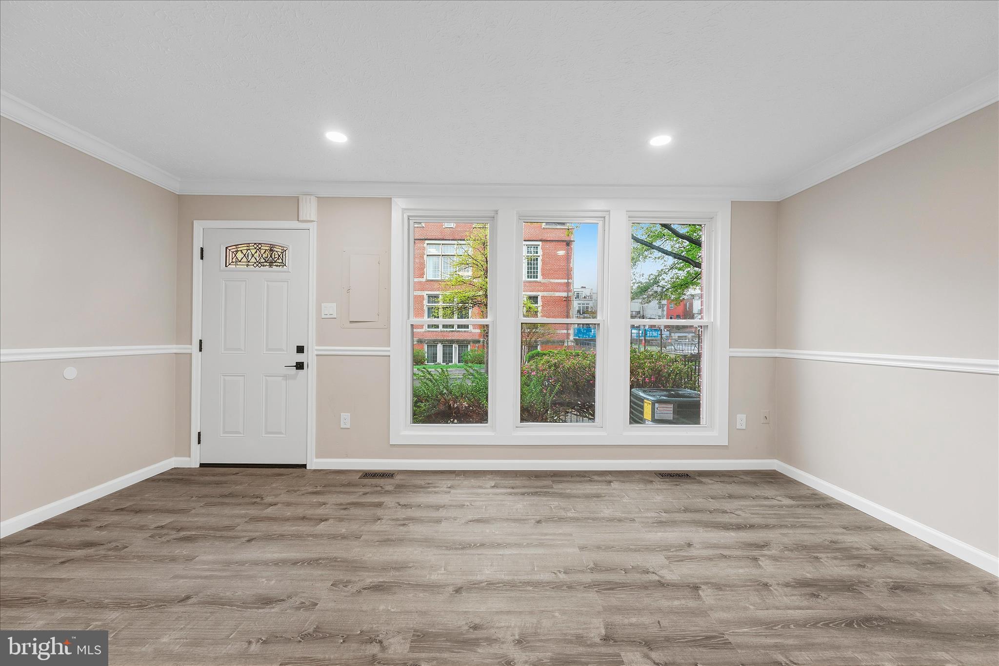 1121 Harvard Street Northwest, Unit F Washington, DC 20009 - Photo 10 of 40 Living Room