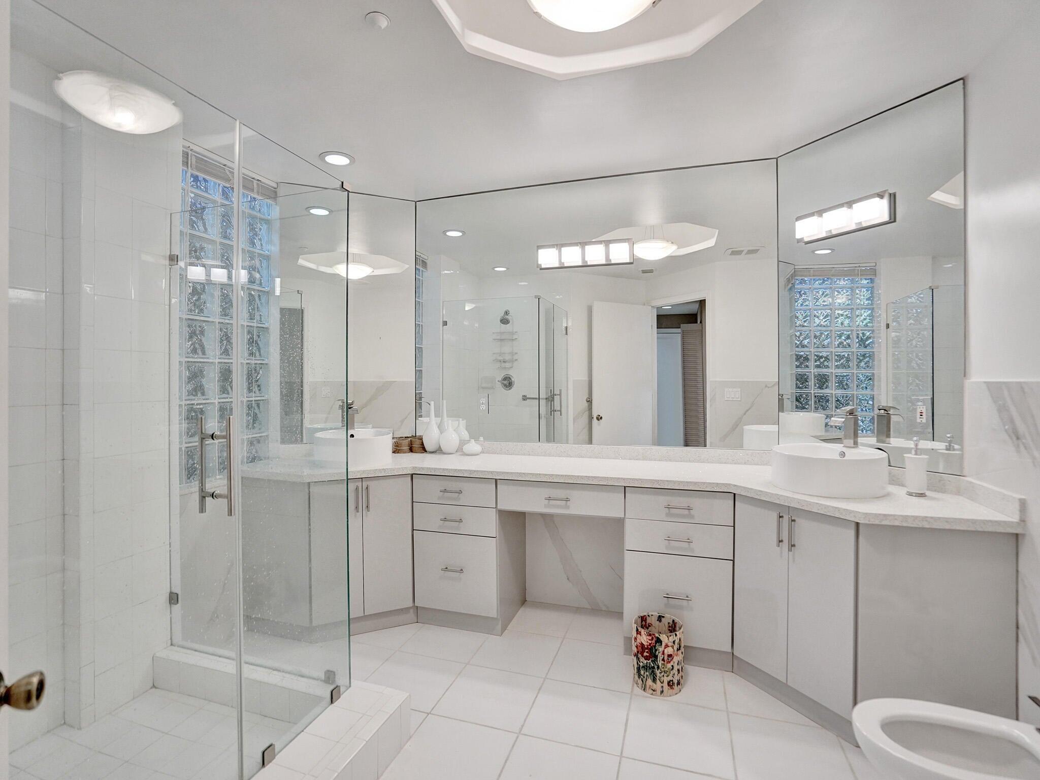 7546 La Paz Boulevard, Unit 108 Boca Raton, FL 33433 - Photo 16 of 33 Master Bathroom