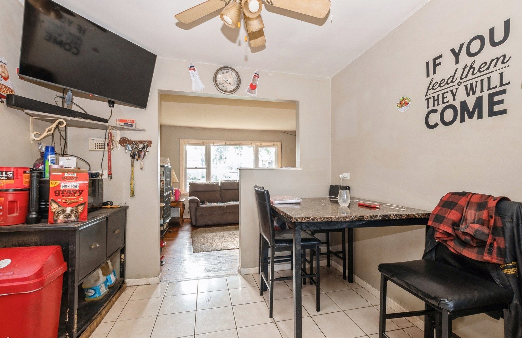 10547 Princess Avenue Chicago Ridge, IL 60415 - Photo 5 of 15 a view of a dining room with furniture