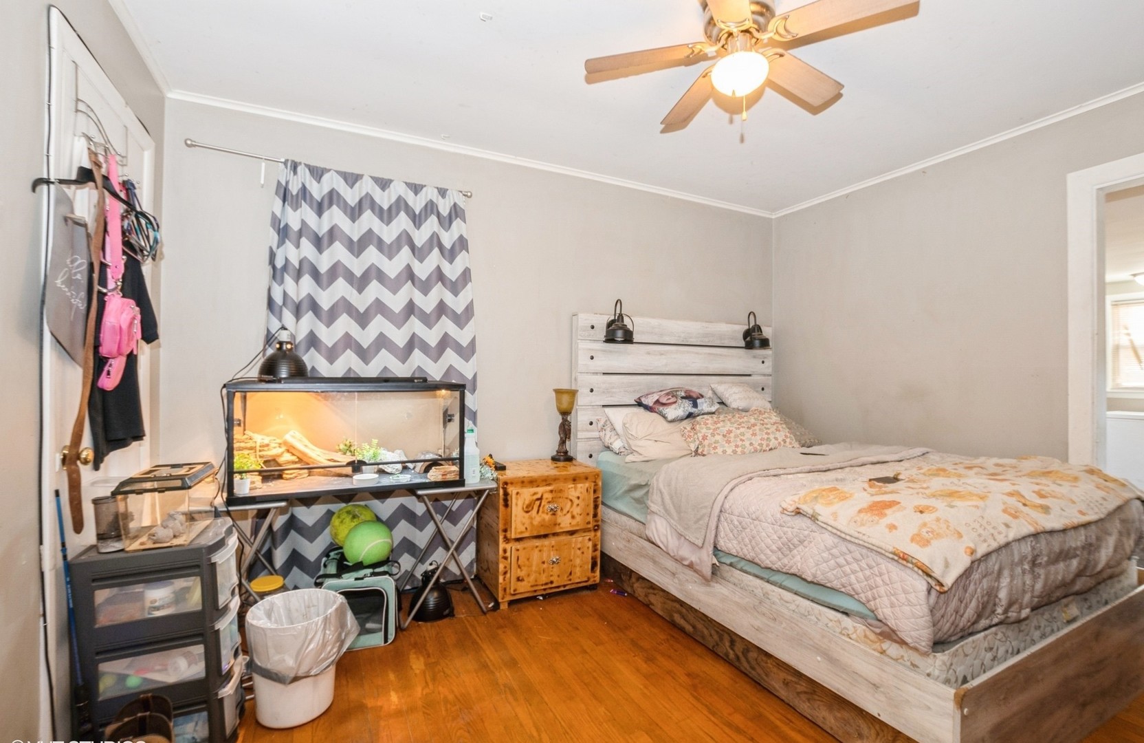 10547 Princess Avenue Chicago Ridge, IL 60415 - Photo 7 of 15 a bedroom with a bed and a flat screen tv