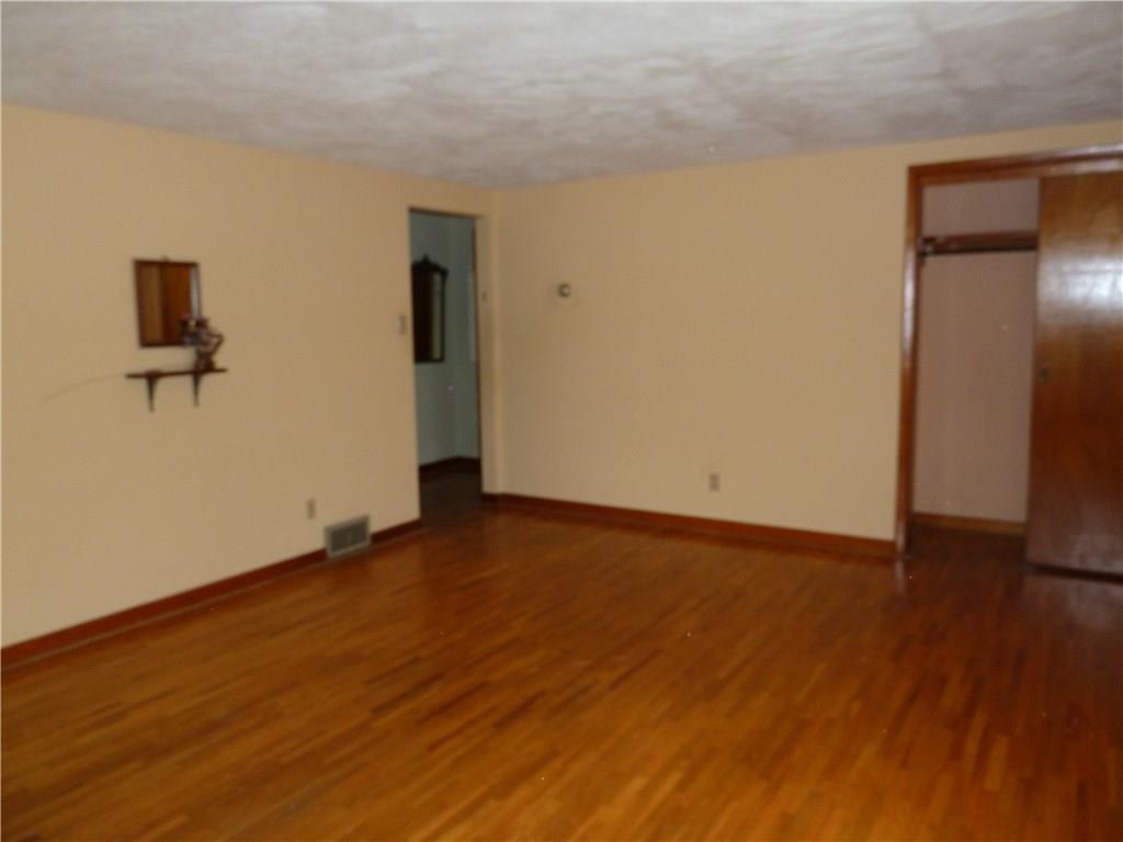235 Chestnut Street Indiana, PA 15701 - Photo 3 of 9 LIVING ROOM