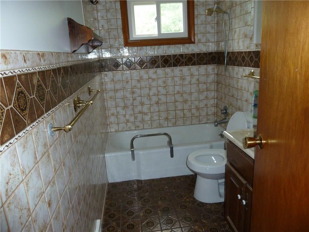 235 Chestnut Street Indiana, PA 15701 - Photo 8 of 9 MAIN BATH