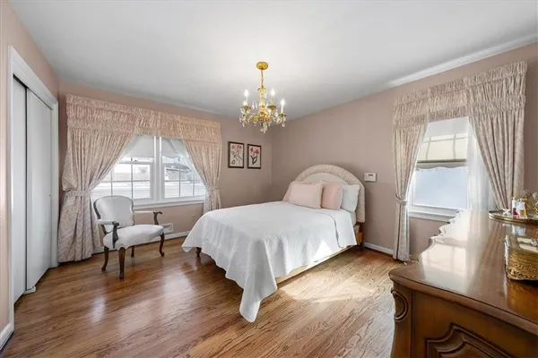 $395,000 | 915 West 85th Street, Kansas City, MO 64114
