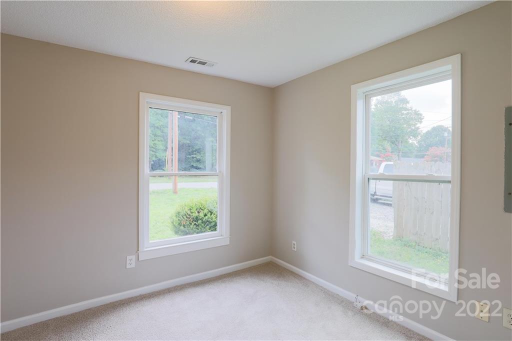 315 South Rhyne Street Dallas, NC 28034 - Photo 8 of 12 Gallery Image 8