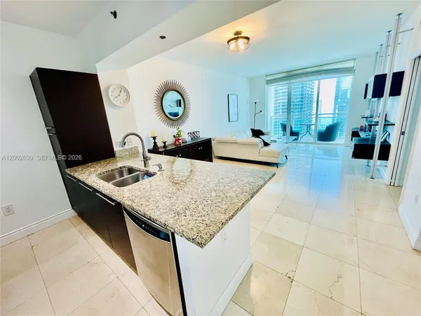 $3,300 | 950 Brickell Bay Drive, Unit 3703, Miami, FL 33131