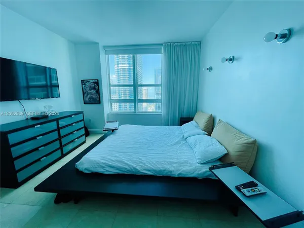 $3,300 | 950 Brickell Bay Drive, Unit 3703, Miami, FL 33131