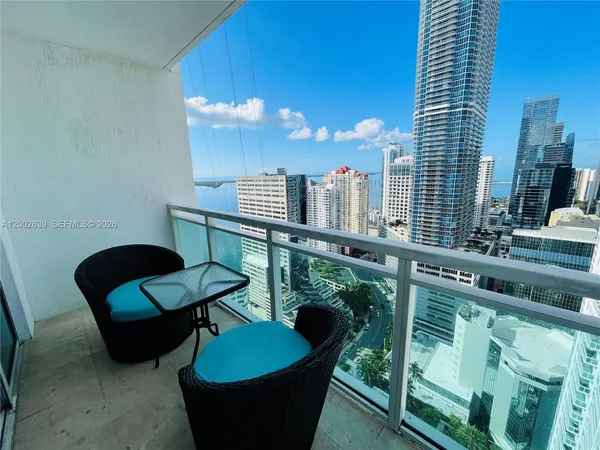 $3,300 | 950 Brickell Bay Drive, Unit 3703, Miami, FL 33131