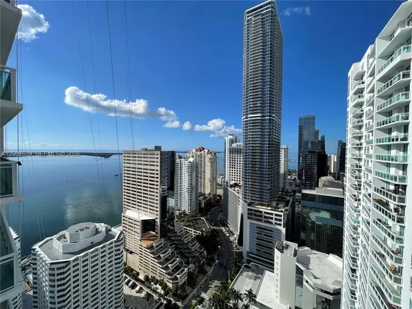 $3,300 | 950 Brickell Bay Drive, Unit 3703, Miami, FL 33131