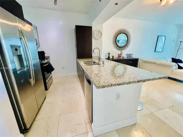 $3,300 | 950 Brickell Bay Drive, Unit 3703, Miami, FL 33131