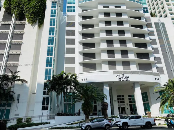 $3,300 | 950 Brickell Bay Drive, Unit 3703, Miami, FL 33131