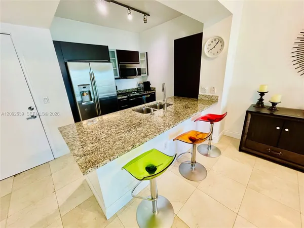 $3,300 | 950 Brickell Bay Drive, Unit 3703, Miami, FL 33131