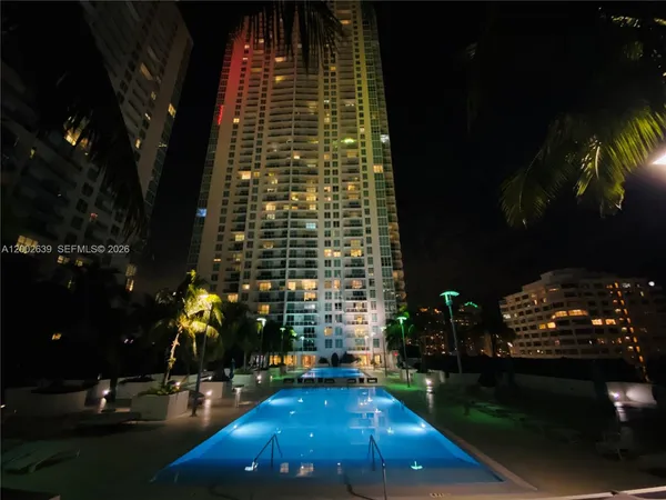 $3,300 | 950 Brickell Bay Drive, Unit 3703, Miami, FL 33131