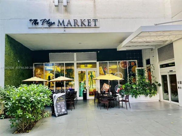 $3,300 | 950 Brickell Bay Drive, Unit 3703, Miami, FL 33131