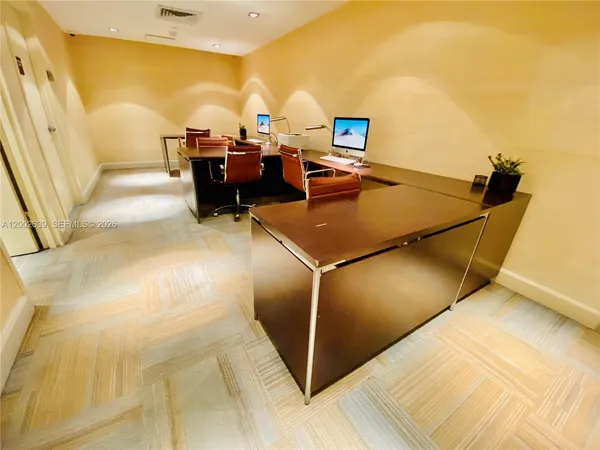 $3,300 | 950 Brickell Bay Drive, Unit 3703, Miami, FL 33131
