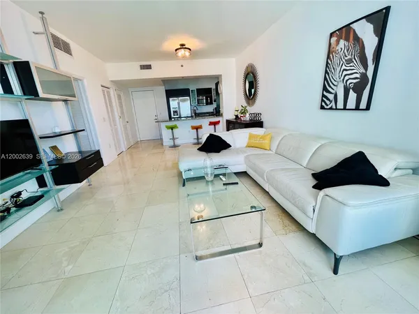 $3,300 | 950 Brickell Bay Drive, Unit 3703, Miami, FL 33131
