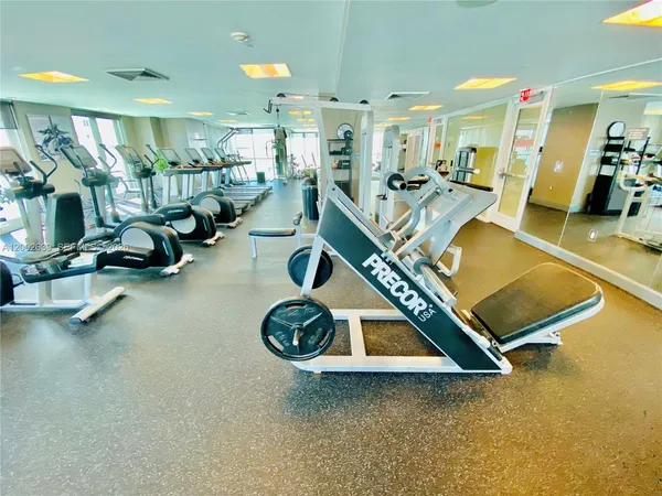 $3,300 | 950 Brickell Bay Drive, Unit 3703, Miami, FL 33131