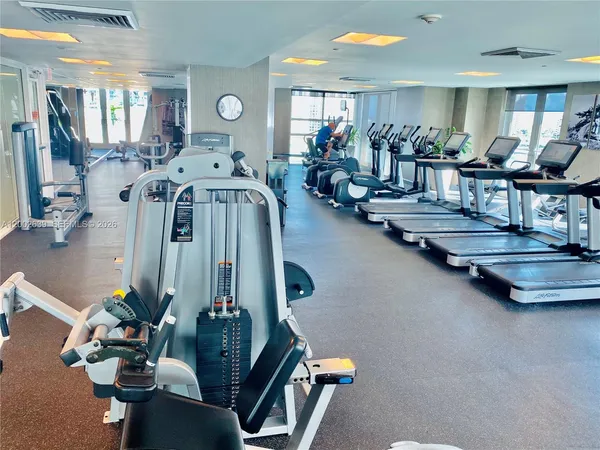 $3,300 | 950 Brickell Bay Drive, Unit 3703, Miami, FL 33131