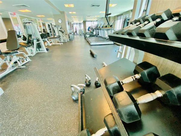 $3,300 | 950 Brickell Bay Drive, Unit 3703, Miami, FL 33131