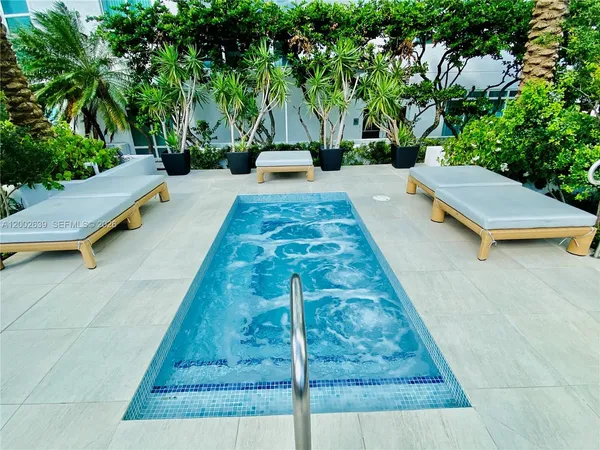$3,300 | 950 Brickell Bay Drive, Unit 3703, Miami, FL 33131