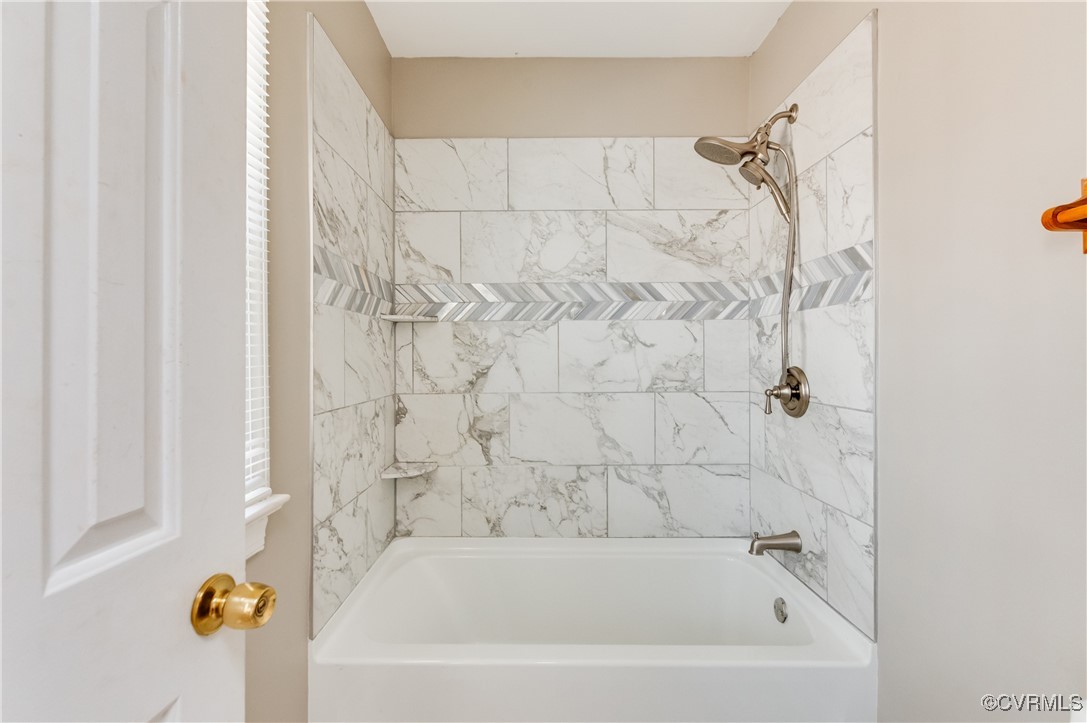 7400 Cannock Road Chesterfield, VA 23832 - Photo 26 of 36 a bathroom with a bathtub