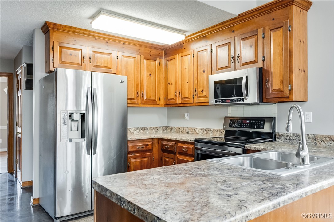 7400 Cannock Road Chesterfield, VA 23832 - Photo 8 of 36 a kitchen with stainless steel appliances granite countertop a refrigerator stove microwave and sink