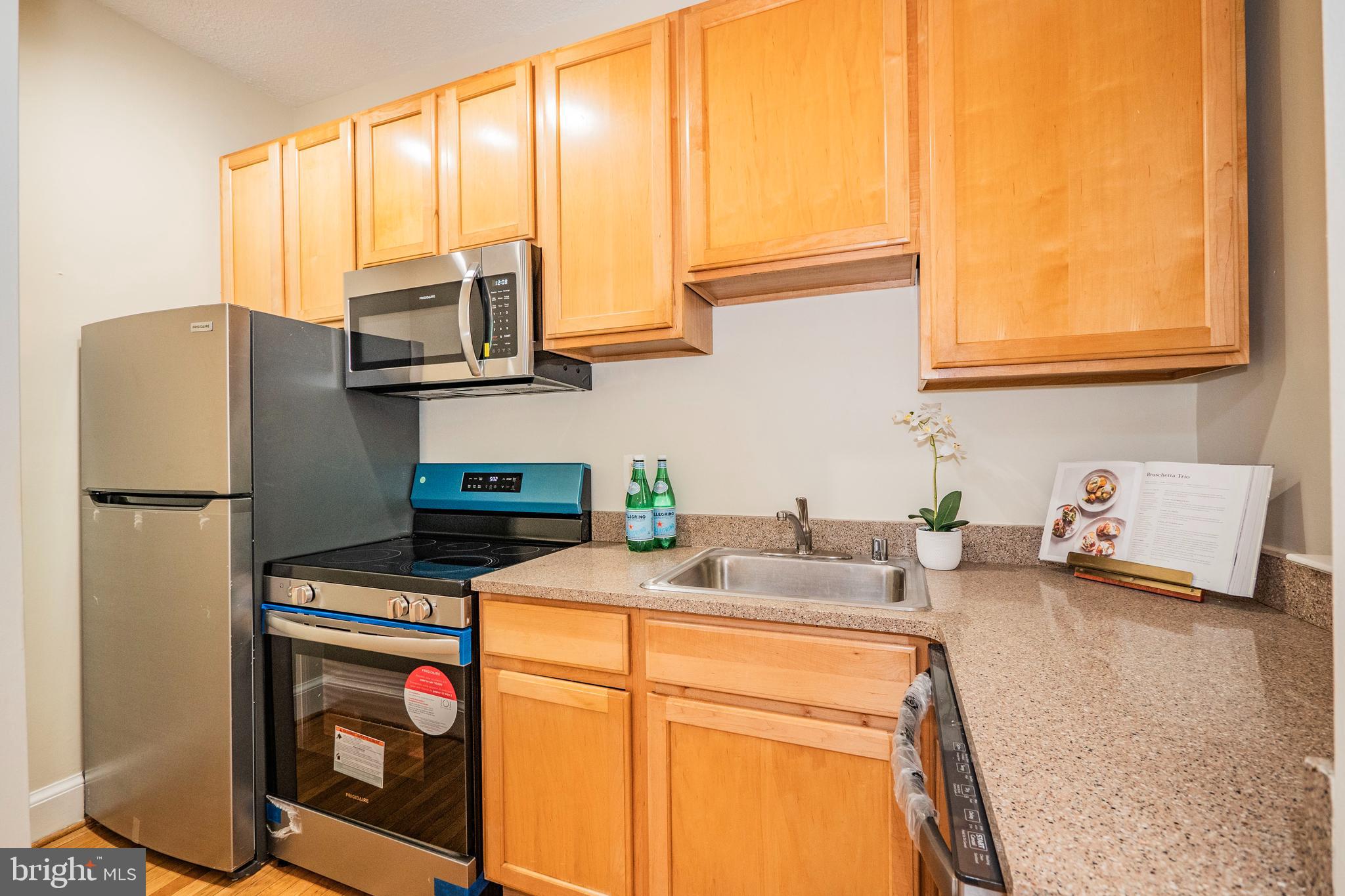 1401 Columbia Road Northwest, Unit 312 Washington, DC 20009 - Photo 14 of 39 Brand new stove