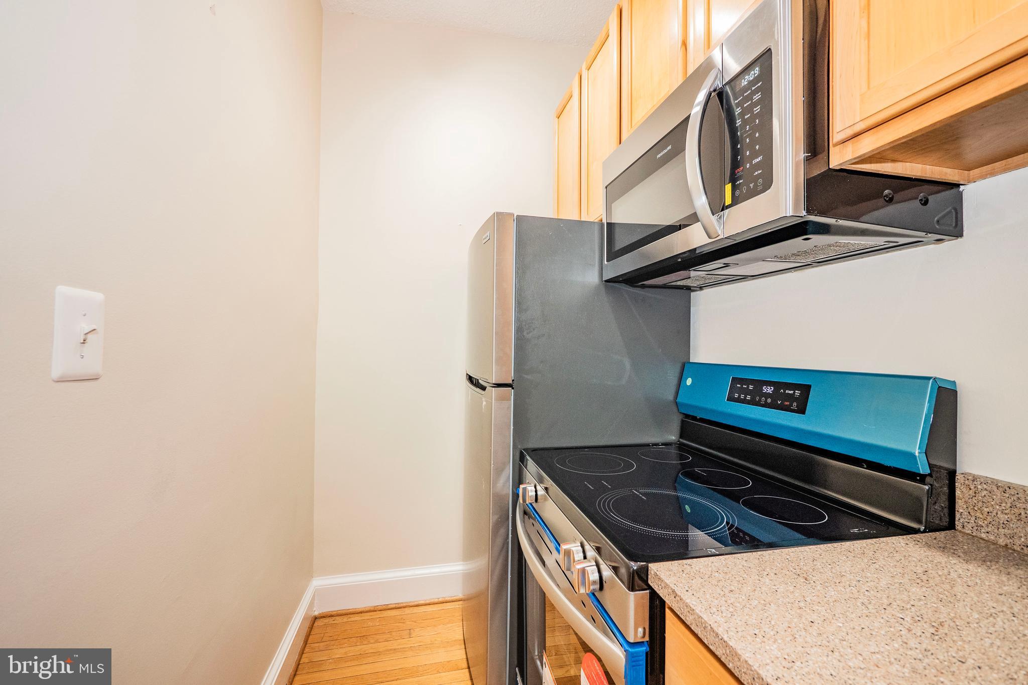 1401 Columbia Road Northwest, Unit 312 Washington, DC 20009 - Photo 17 of 39 Brand New microwave