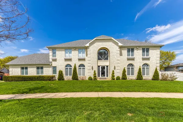 $925,000 | 1801 North Dover Court, Arlington Heights, IL 60004