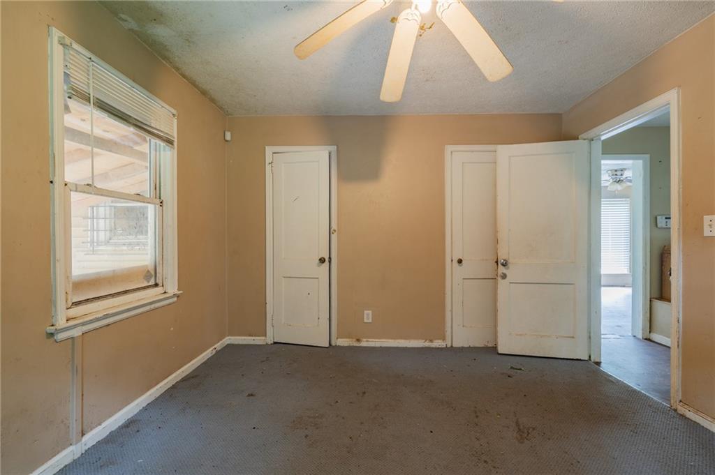3838 Old Gordon Road Northwest Atlanta, GA 30336 - Photo 21 of 23 an empty room that has a window
