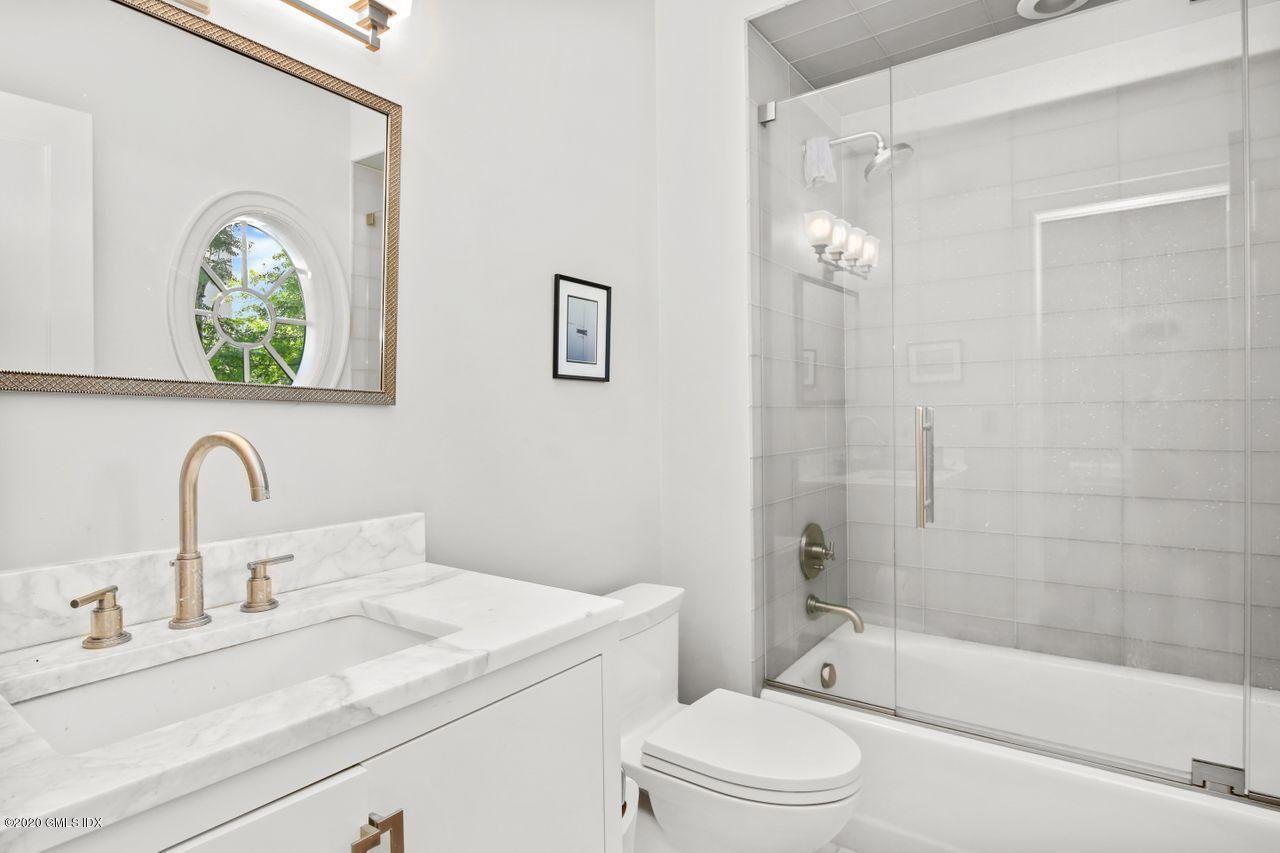 559 Steamboat Road, Unit B2 Greenwich, CT 06830 - Photo 32 of 49 Bathroom