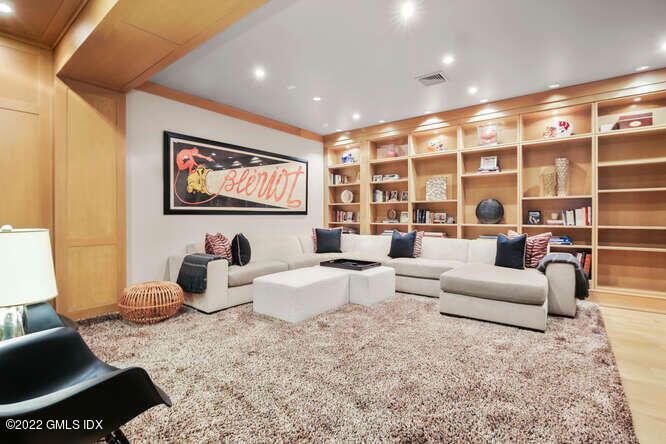 559 Steamboat Road, Unit B2 Greenwich, CT 06830 - Photo 36 of 49 Family Room