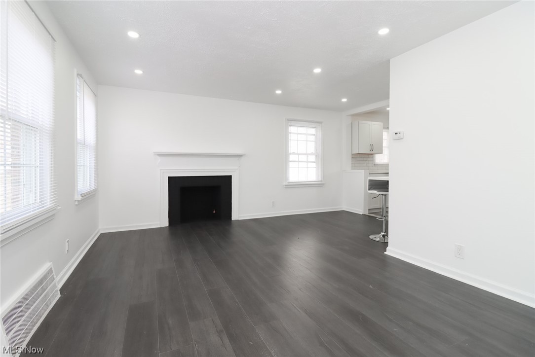 3713 Pennington Road Cleveland, OH 44120 - Photo 3 of 35 Gallery Image 3