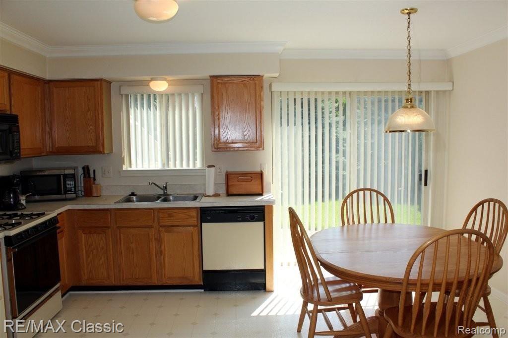 1535 Dunston Road Canton, MI 48188 - Photo 13 of 19 Kitchen Nook