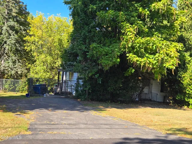 $300,000 | 14 Meadow Lane, Colonie, NY 12110