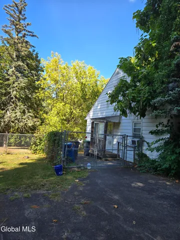 $300,000 | 14 Meadow Lane, Colonie, NY 12110